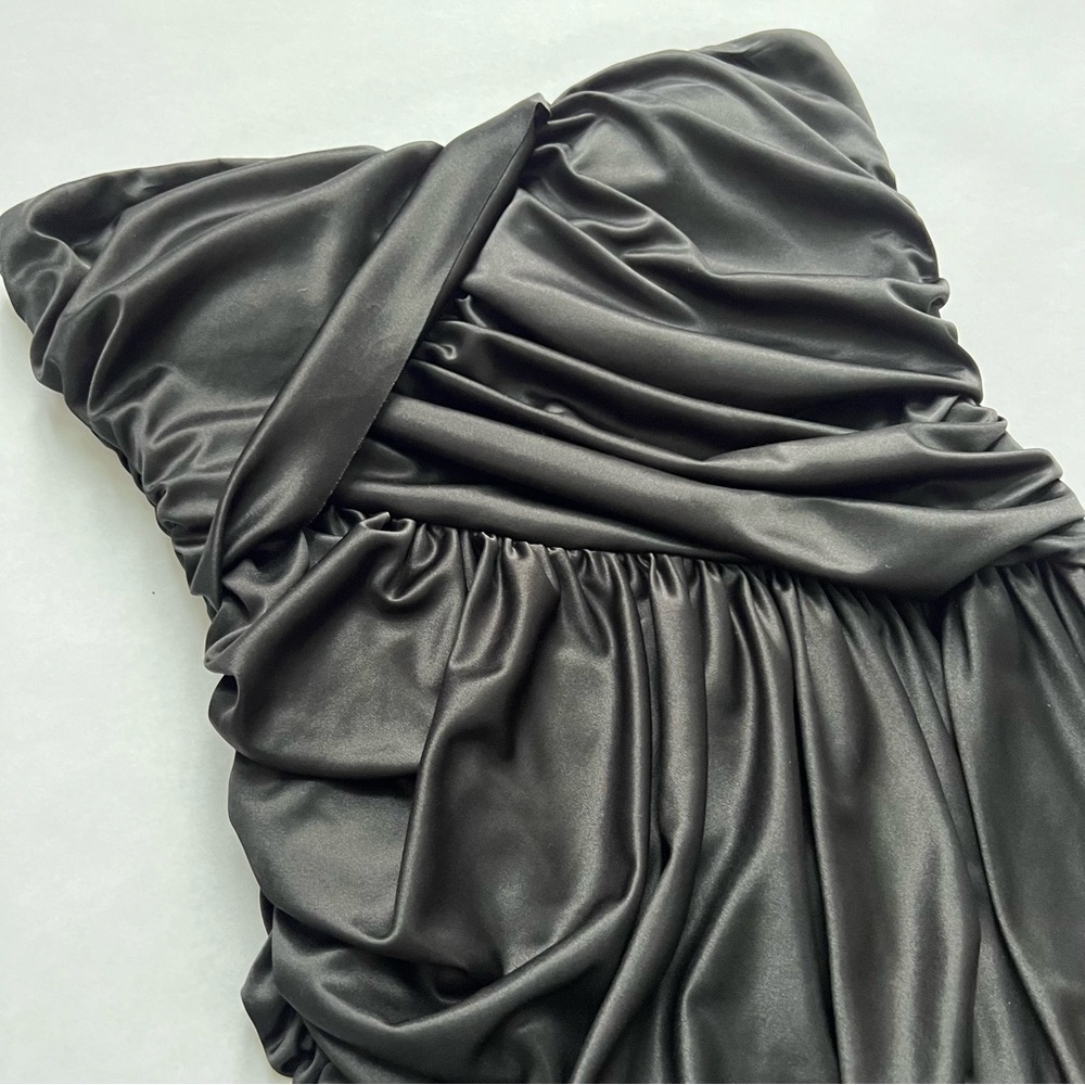 Cinched LBD Medium Flattering on any shape